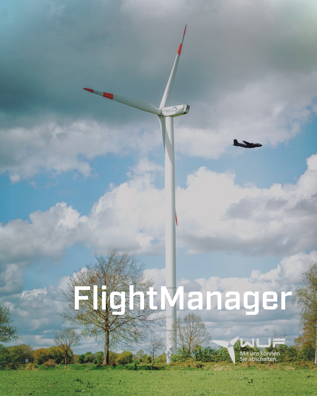 Wie funktioniert Windenergie im militärischen Luftraum?
Dort, wo militärische Flugsicherung höchste Priorität hat, stellen Windenergieanlagen besondere Anforderungen an Technik und Betrieb.
Der FlightManager reduziert die Störwirkung von Windenergieanlagen auf das militärische Flugsicherungsradar am Flugplatz, indem die Fluglotsen die WEA bei Flugbetrieb gezielt abschalten. Somit können Windeignungsflächen im Umfeld von Bundeswehrflugplätzen effektiver genutzt werden, und die Belange der Bundeswehr werden im Zusammenspiel mit der erneuerbaren Energie zuverlässig gewahrt.
Als redundantes, deutschlandweit eingesetztes System ist der FlightManager mit Windenergieanlagen aller großen Hersteller kompatibel und in enger Abstimmung mit der Bundeswehr im Einsatz. Es ist eine praxiserprobte Komplettlösung für den sicheren und reibungslosen Bundeswehrflug- und Windparkbetrieb.
#FlightManager #Flugsicherheit #MilitärischerLuftraum #Windparkbetrieb